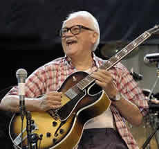 A picture of Toots Thielemans with Guitar