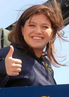 A photo of a smiling Kelly Clarkson